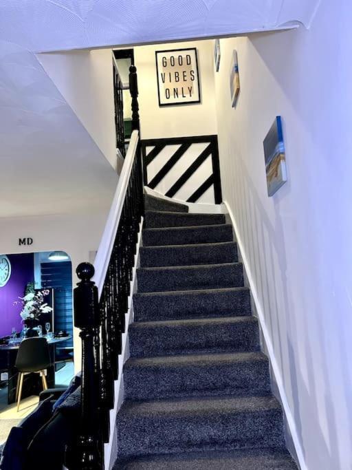 Beautiful House Off-Road Free Parking Villa Farnworth Exterior foto